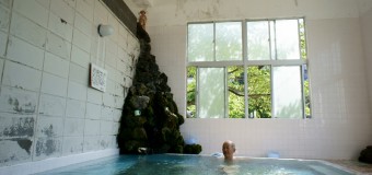 1,200年（！）の歴史ある湯をひなびた共同浴場で体験できる、阿賀野市の出湯温泉に行ってみました。