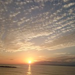 輝く日本海の夕日！越後七浦シーサイドライン、コーヒーブレイクにドライブ気分を（動画あり）