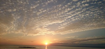 輝く日本海の夕日！越後七浦シーサイドライン、コーヒーブレイクにドライブ気分を（動画あり）